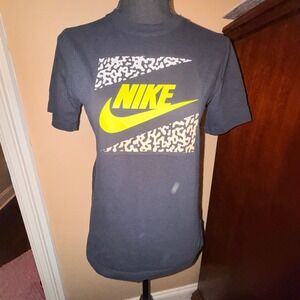 Nike Graphic Tee Boys Large Black Neon Yellow Good Animal Print 653047-00A